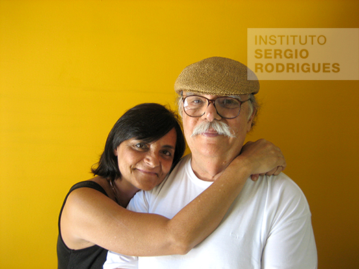 Verônica Rodrigues with her father, Sergio Rodrigues, in the 2000s.