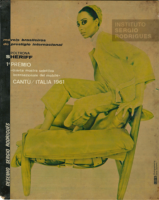 Photograph in Look magazine, in 1963, illustrating the first award of the Sheriff armchair, created by Sergio Rodrigues, at the fourth international selective furniture show, in Cantu, Italy, in 1961.