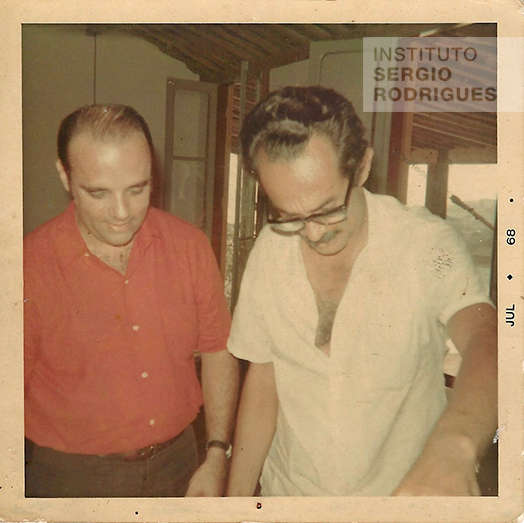 Sergio Rodrigues com Zanine Caldas, no Rio de Janeiro, em Julho de 1968.
