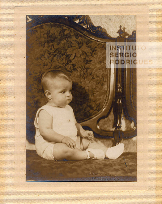 Sergio Rodrigues at age 1, at the Mendes de Almeida family residence, in Rio de Janeiro, in 1928.