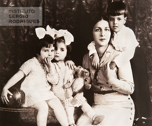 Elsa Fernanda Santos Rodrigues with her kids. From left to right, Maria Thereza, Vera Maria, and Sergio Rodrigues, Rio de Janeiro, 1933.