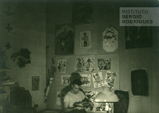 Sergio Rodrigues in his room at Castelinho, at Praia do Flamengo, in the 1940s.