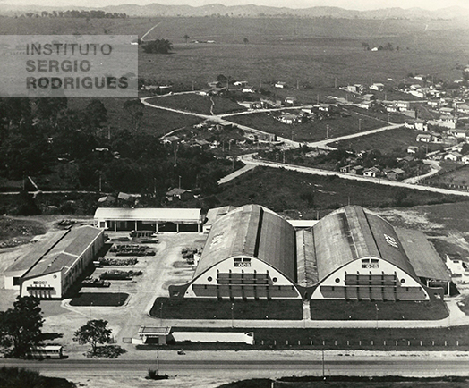 Vista aérea da fábrica de móveis da Oca em Jacareí, São Paulo em 1965.