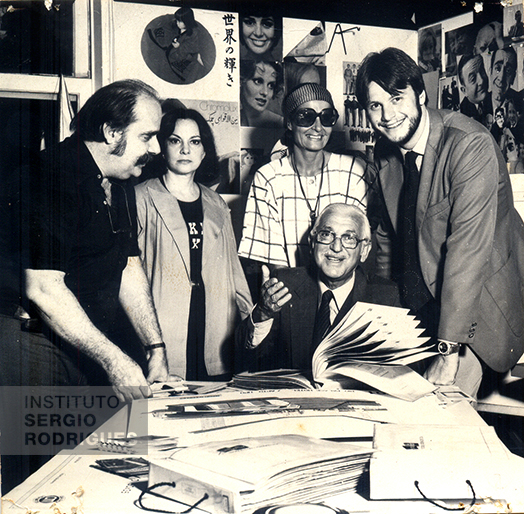 Da esquerda para direita, Sergio Rodrigues, Vera Beatriz e Dolly Soares, no estúdio de Sergio, em Botafogo - Rio de Janeiro, 1980.